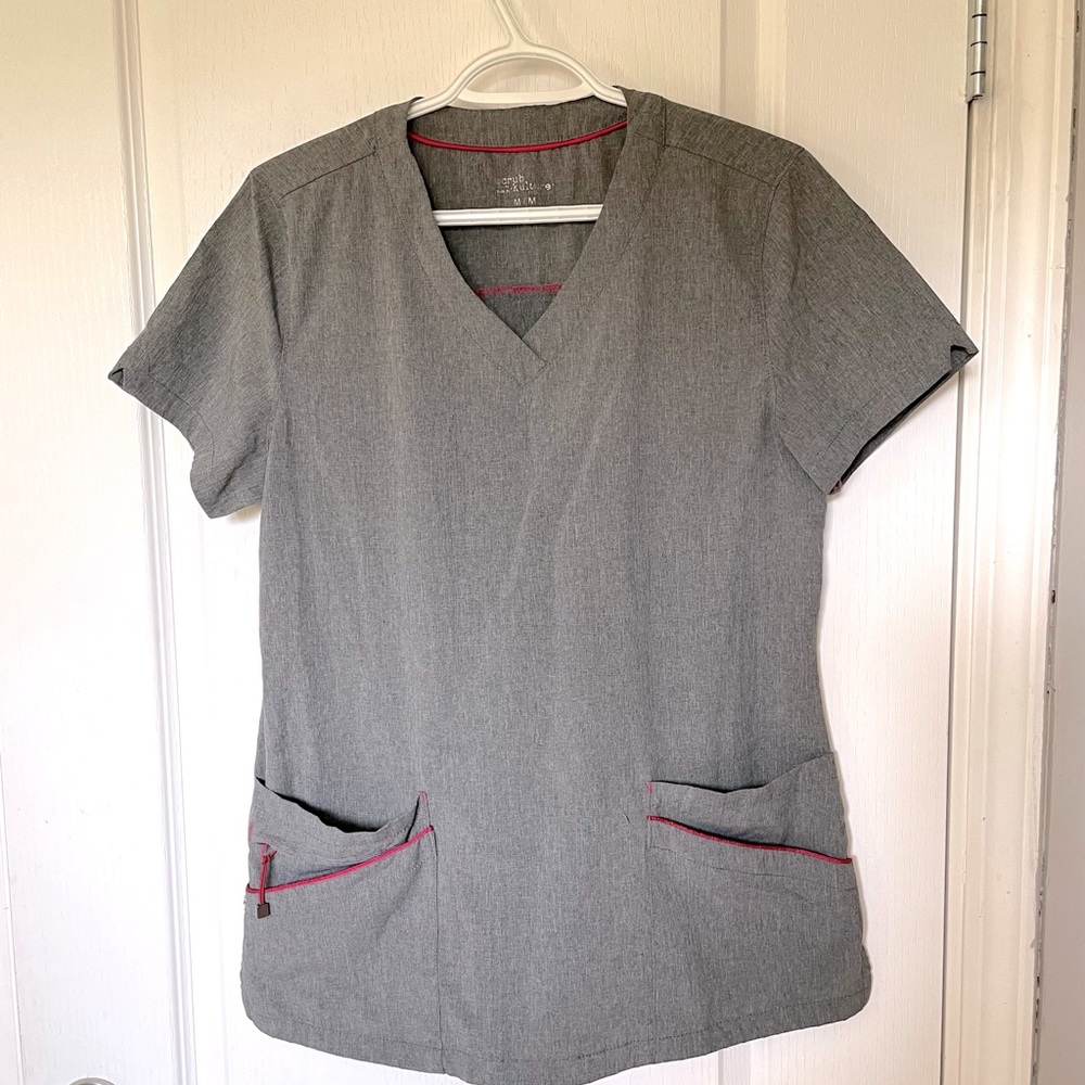 Women’s medium scrub kulture scrub top
